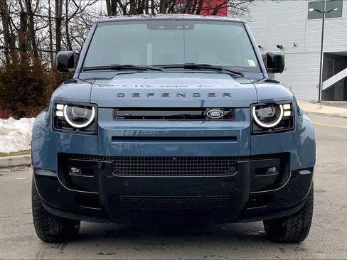 New 2026 Land Rover Defender 110 X-Dynamic SE image 3