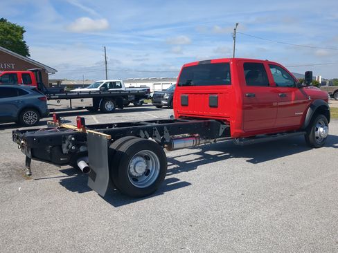 Used 2022 RAM 5500 Tradesman w/ Chrome Appearance Group RWD image 3