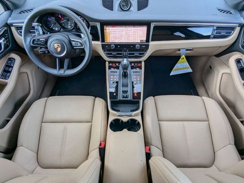 Used 2025 Porsche Macan image 22