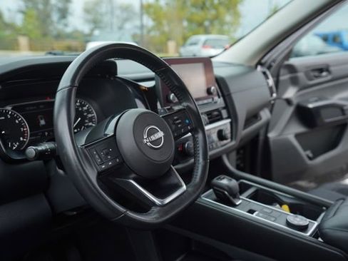 Used 2023 Nissan Pathfinder SV image 27
