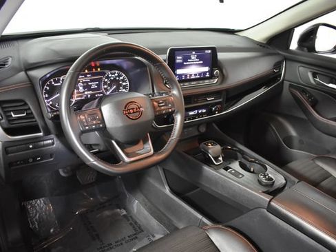 Certified 2025 Nissan Rogue SV AWD/4WD image 13