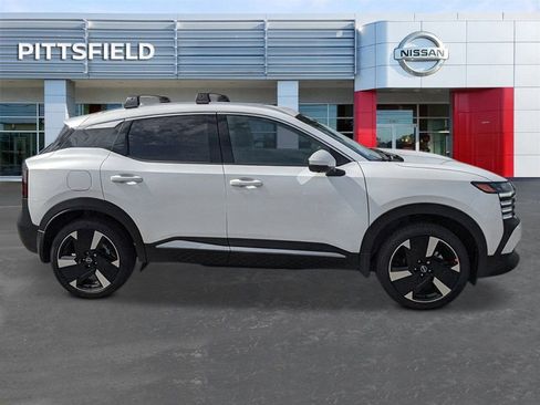 New 2026 Nissan Kicks SR w/ Cold Weather Package image 2