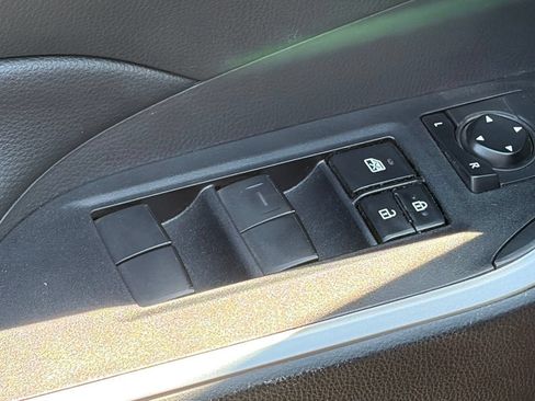 Used 2021 Toyota RAV4 XLE w/ Convenience Package FWD image 8