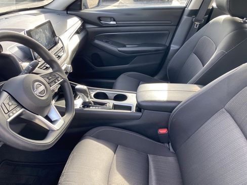 Used 2024 Nissan Altima 2.5 SV image 5