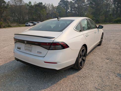 Used 2023 Honda Accord Sport image 3