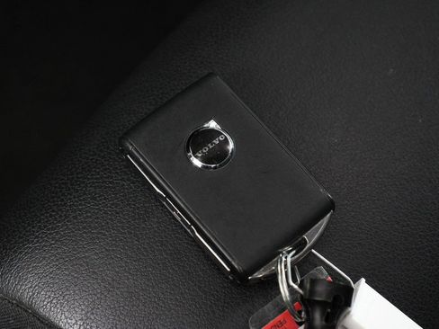 Certified 2025 Volvo XC40 B5 Plus image 33