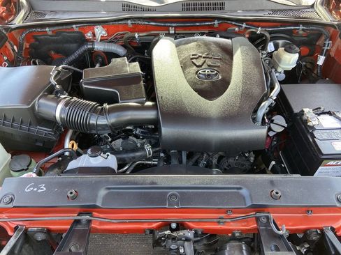 Used 2017 Toyota Tacoma TRD Off-Road w/ Tow Package RWD image 24