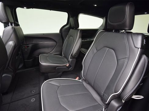 New 2026 Chrysler Pacifica Limited w/ S Appearance Package image 38