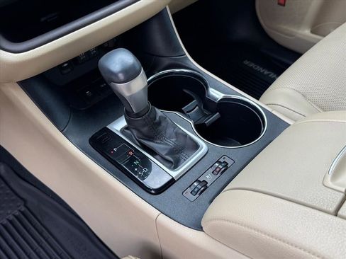 Used 2019 Toyota Highlander Limited Platinum AWD/4WD image 25