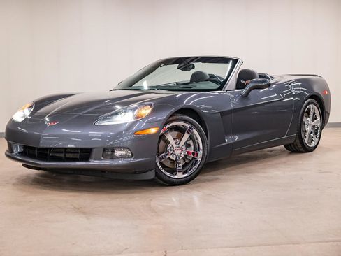 Used 2010 Chevrolet Corvette Convertible w/ Preferred Equipment Group RWD image 26