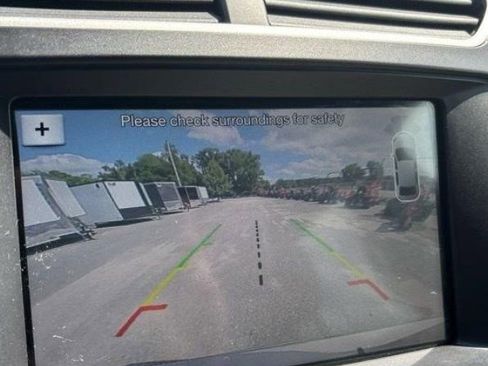 Used 2017 Ford Explorer XLT w/ Equipment Group 202A AWD/4WD image 21