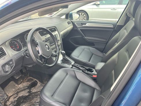 Used 2016 Volkswagen Golf SE image 9