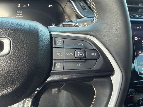 Used 2023 Jeep Grand Cherokee L Altitude image 25