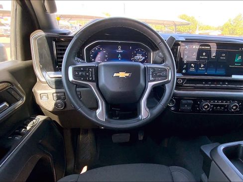 Used 2025 Chevrolet Silverado 2500 LT w/ Convenience Package AWD/4WD image 6