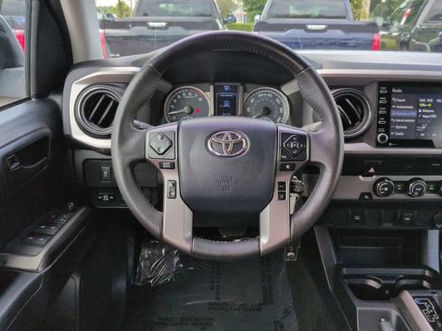 Used 2020 Toyota Tacoma SR5 RWD image 15