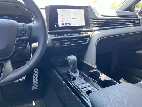 Used 2025 Toyota Camry SE FWD image 14