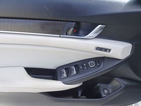 Certified 2018 Honda Accord Touring image 8
