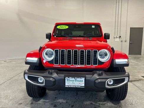 Used 2025 Jeep Wrangler Unlimited Sahara w/ Safety Group AWD/4WD image 3