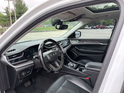 Used 2022 Jeep Grand Cherokee Limited 4xe image 12