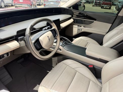 Used 2025 Lincoln Nautilus Reserve w/ Jet Appearance Package AWD/4WD image 11