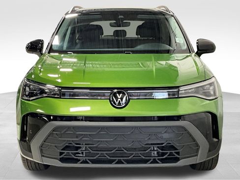 Used 2025 Volkswagen Taos SE FWD image 2