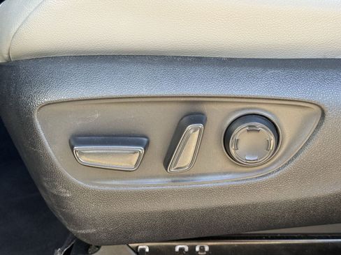 Used 2025 Toyota Sienna XLE FWD image 28