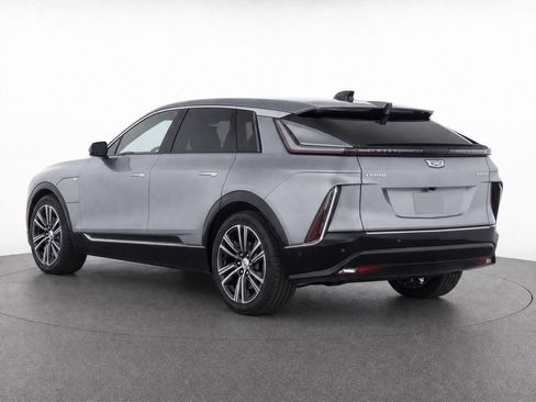 Certified 2024 Cadillac Lyriq Luxury AWD/4WD image 4