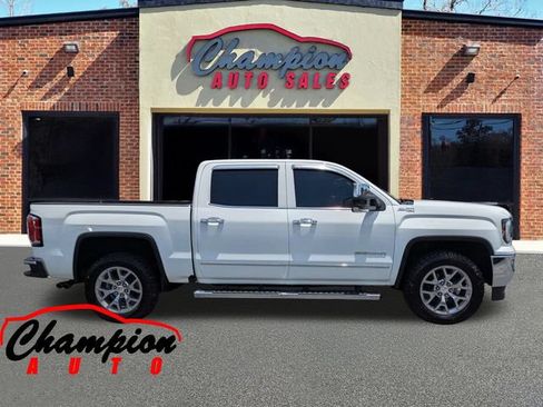 Used 2018 GMC Sierra 1500 SLT w/ SLT Premium Package AWD/4WD image 3