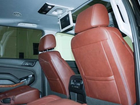 Used 2019 Chevrolet Suburban Premier w/ Premier Plus Edition image 8