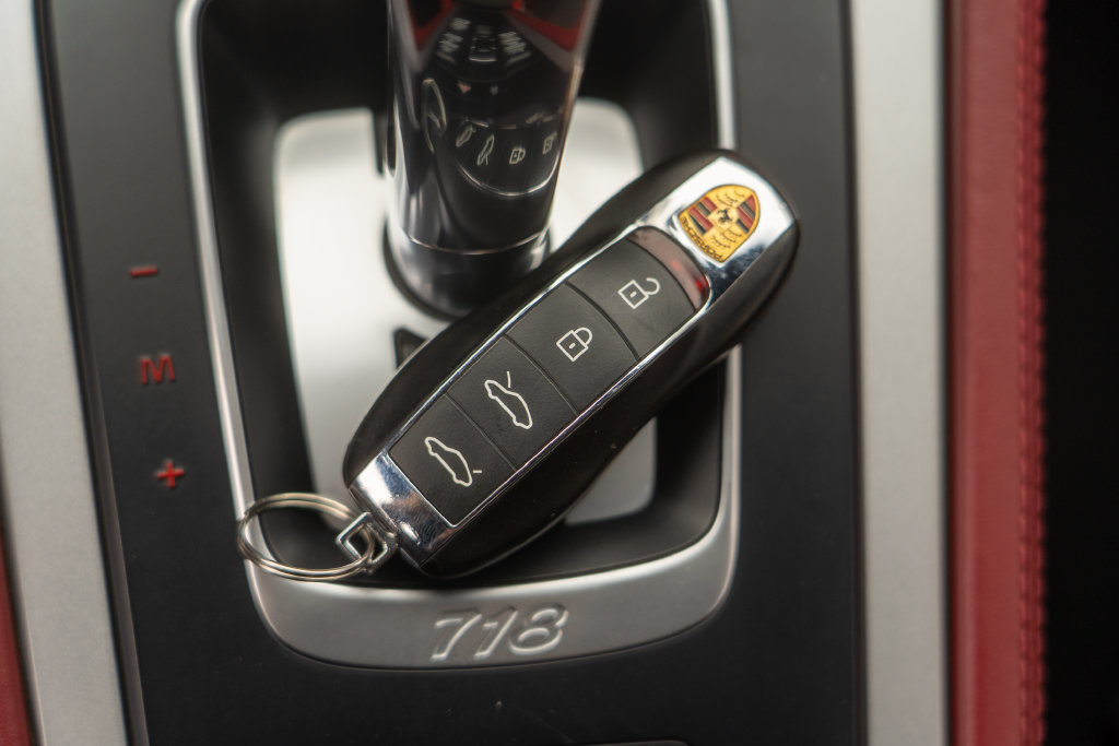 Used 2022 Porsche 718 Boxster Spyder RWD image 30