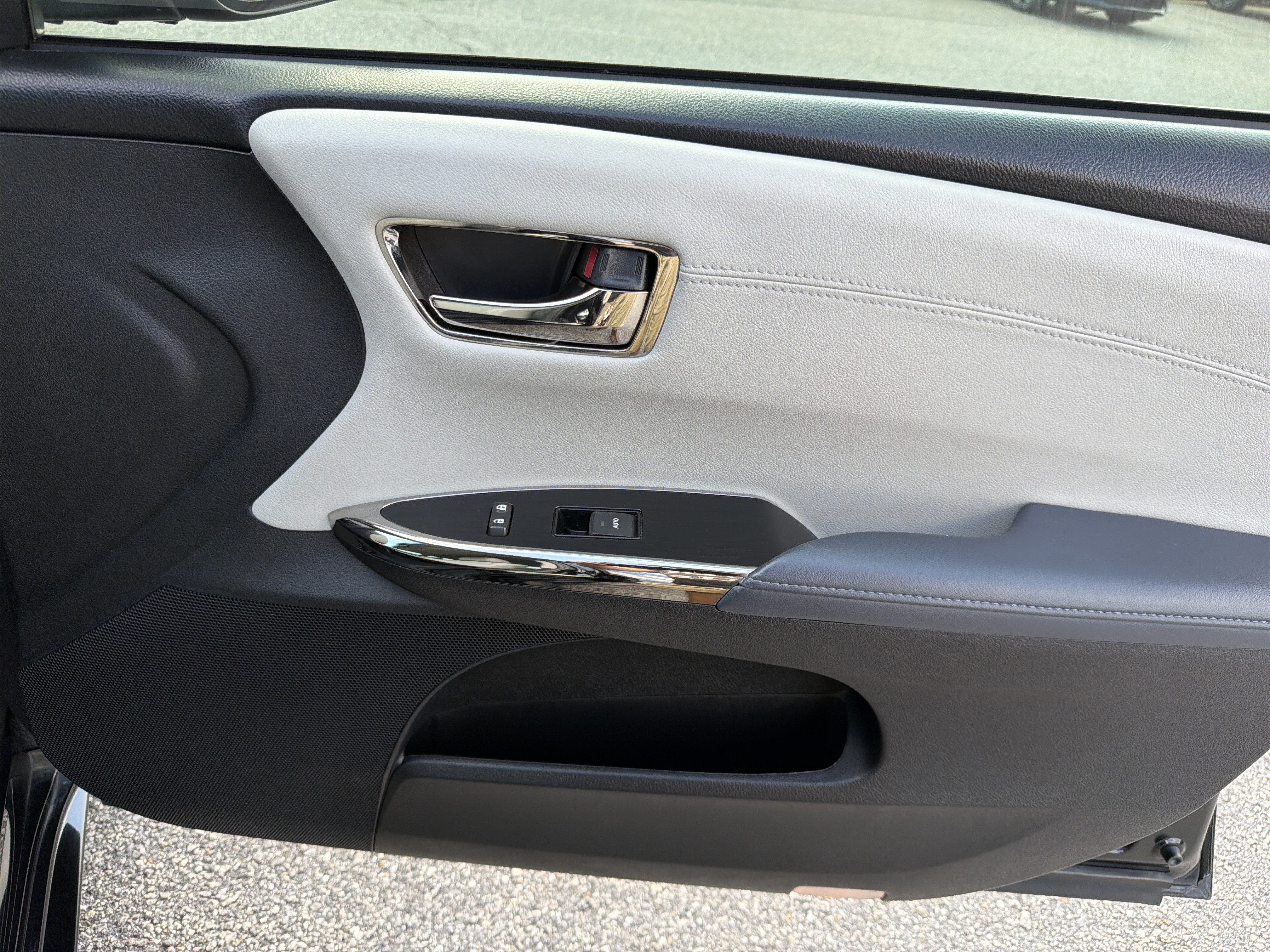 Used 2014 Toyota Avalon XLE Touring FWD image 23