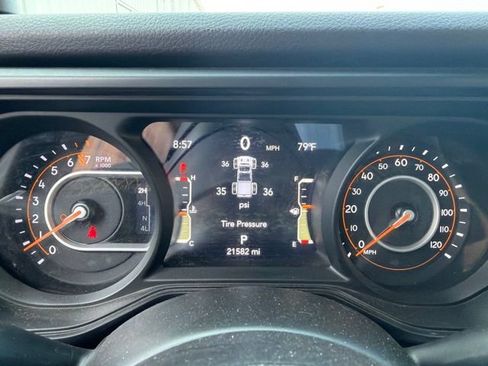 Used 2025 Jeep Gladiator Sport AWD/4WD image 12