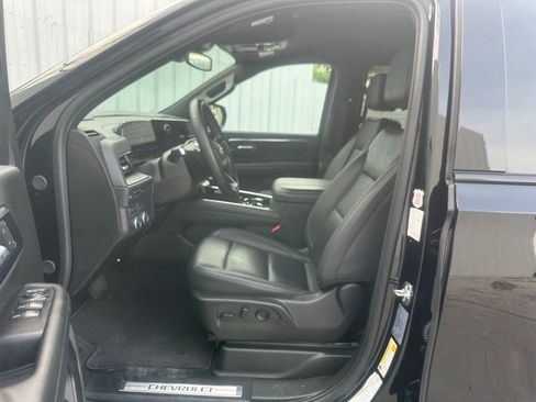 Used 2025 Chevrolet Suburban Z71 AWD/4WD image 10
