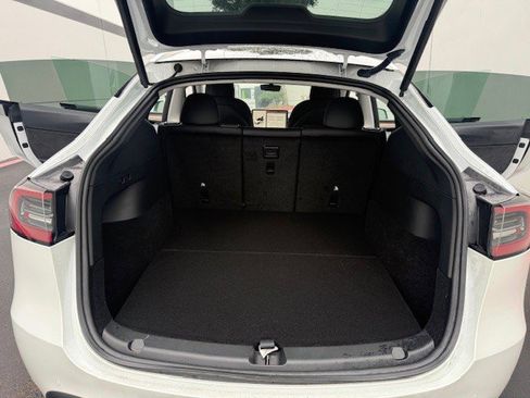 Used 2022 Tesla Model Y Long Range image 16