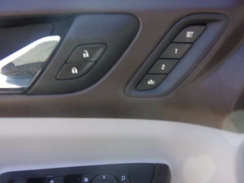 Used 2021 GMC Acadia SLT w/ Technology Package image 10