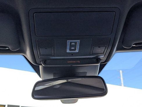 Used 2017 Land Rover Range Rover Evoque SE Premium image 24