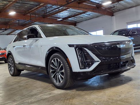 Used 2026 Cadillac Lyriq Sport image 3