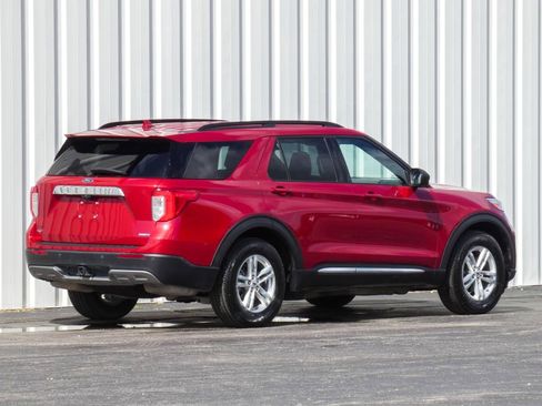 Used 2020 Ford Explorer XLT w/ Equipment Group 202A AWD/4WD image 3