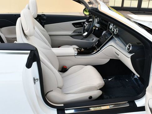 Used 2025 Mercedes-Benz CLE 300 4MATIC Cabriolet image 65