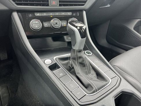 Used 2024 Volkswagen Jetta SE image 9