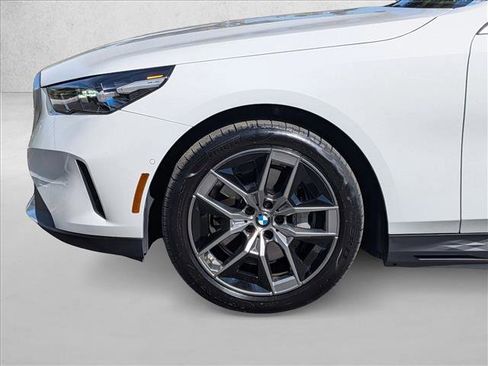 Used 2025 BMW i5 eDrive40i w/ Premium Package image 25