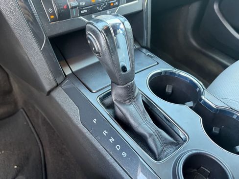 Used 2018 Ford Explorer XLT w/ Equipment Group 202A FWD image 17