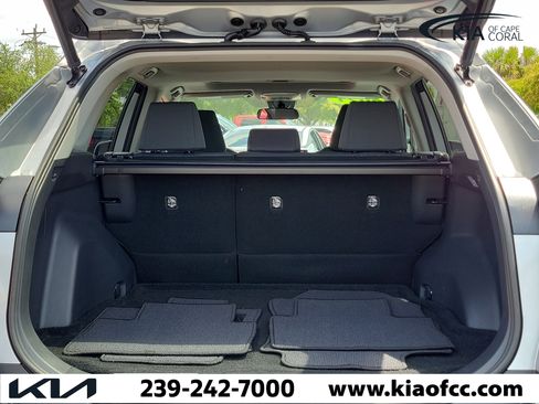 Used 2021 Toyota RAV4 XLE w/ Convenience Package FWD image 13