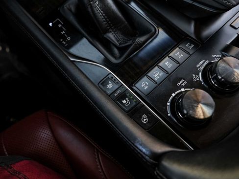 Used 2017 Lexus LX 570 4WD w/ Luxury Package image 24