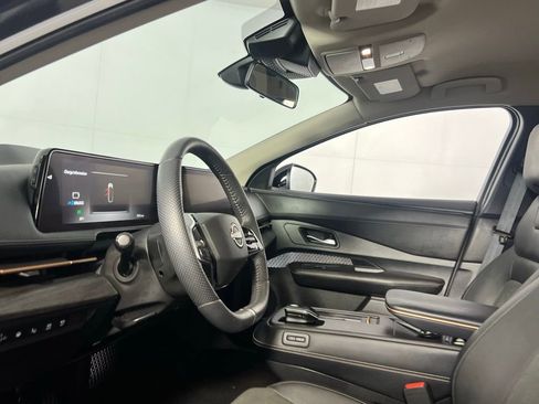 Used 2024 Nissan Ariya AWD image 18