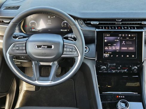 New 2025 Jeep Grand Cherokee Laredo X image 26