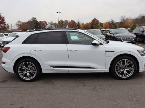 Used 2021 Audi e-tron Prestige w/ Prestige Package image 4