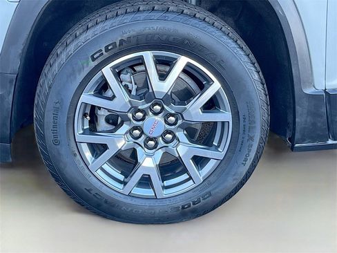 Used 2023 GMC Acadia SLT image 35