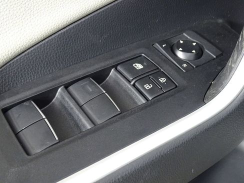 Used 2019 Toyota RAV4 Limited image 18