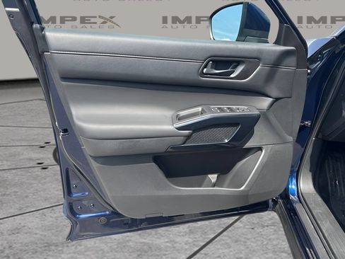 Used 2025 Nissan Pathfinder SV FWD image 22